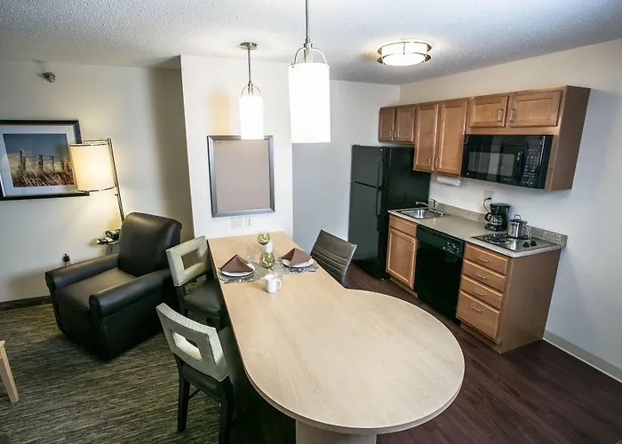 Candlewood Fargo-north Dakota State By Ihg 2*