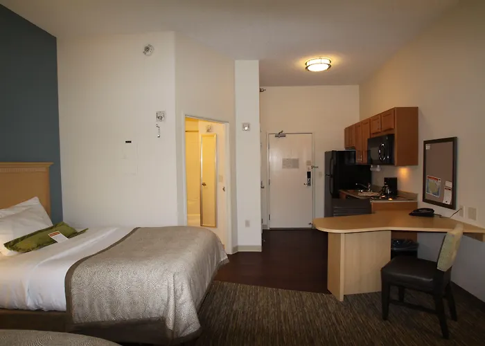 Hotel Candlewood Fargo-north Dakota State By Ihg