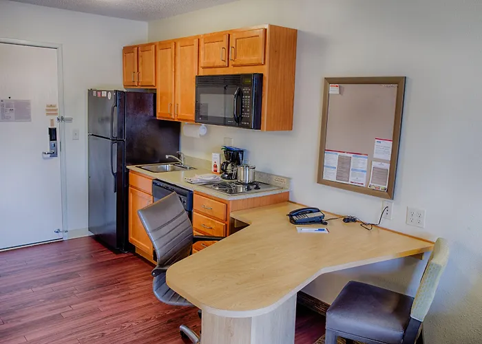 Candlewood Fargo-north Dakota State By Ihg Hotel 2*