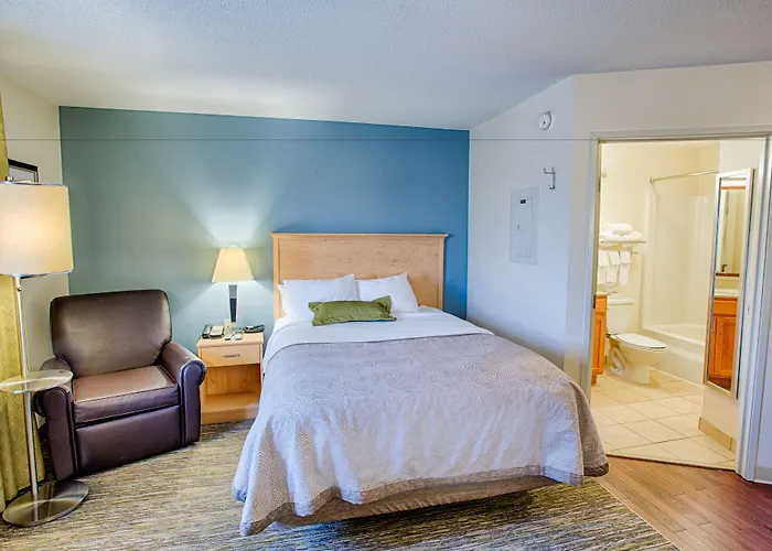 Candlewood Fargo-north Dakota State By Ihg Hotel 2*