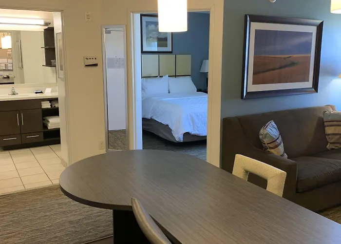 Candlewood Fargo-north Dakota State By Ihg Hotel 2*