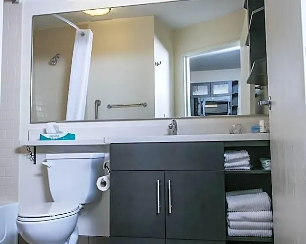 Candlewood Fargo-north Dakota State By Ihg Hotel 2*