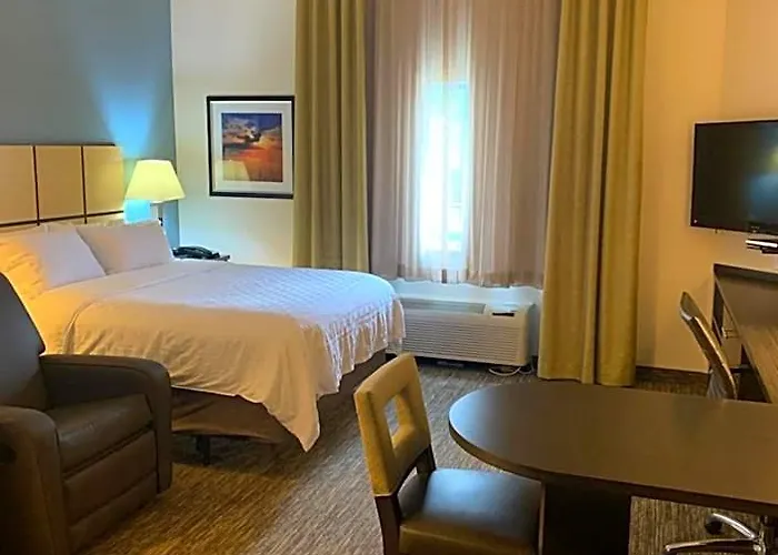 Candlewood Fargo-north Dakota State By Ihg Hotel 2*
