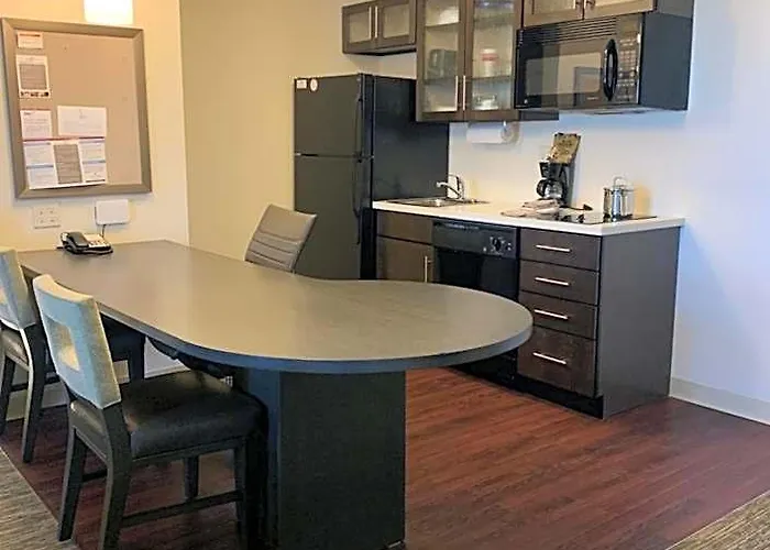 Candlewood Fargo-north Dakota State By Ihg Hotel Fargo