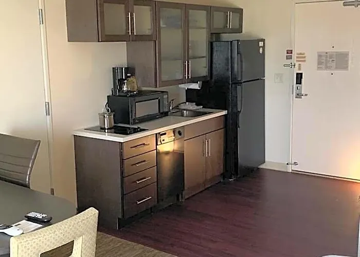 Candlewood Fargo-north Dakota State By Ihg Hotel 2*