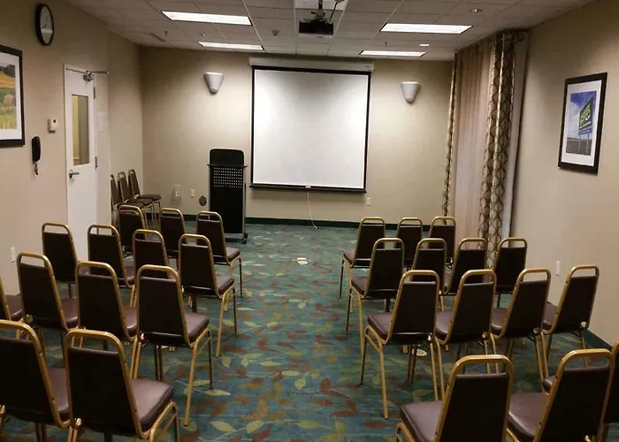 Candlewood Fargo-north Dakota State By Ihg 2*