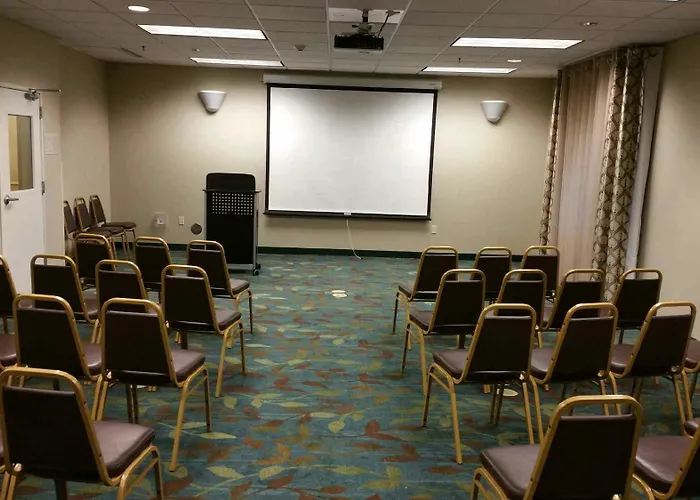 Candlewood Fargo-north Dakota State By Ihg 2*
